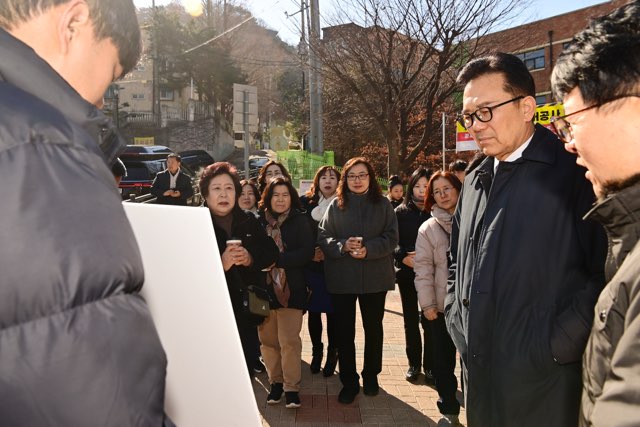 연수구는 올해 초 진행한 연두방문에서 제기된 구민들의 민원 사항 확인을 위해 현장 방문에 나섰다